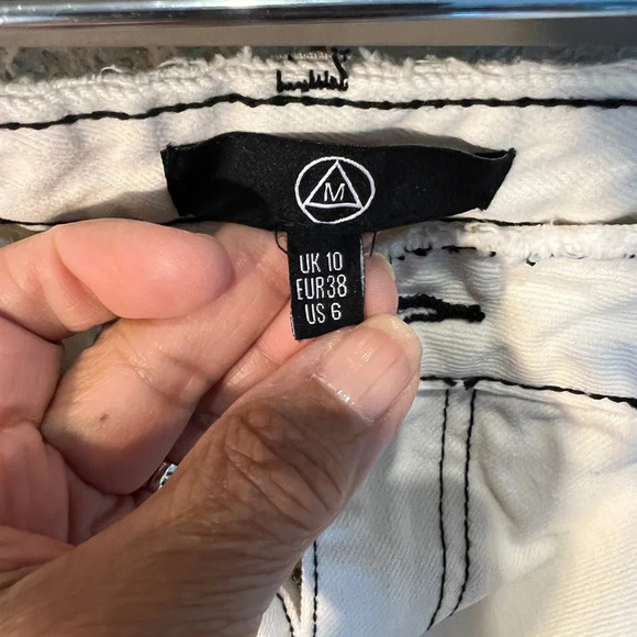 Misguided size 6 White distressed cotton skirt with black stitching - Picture 4 of 10